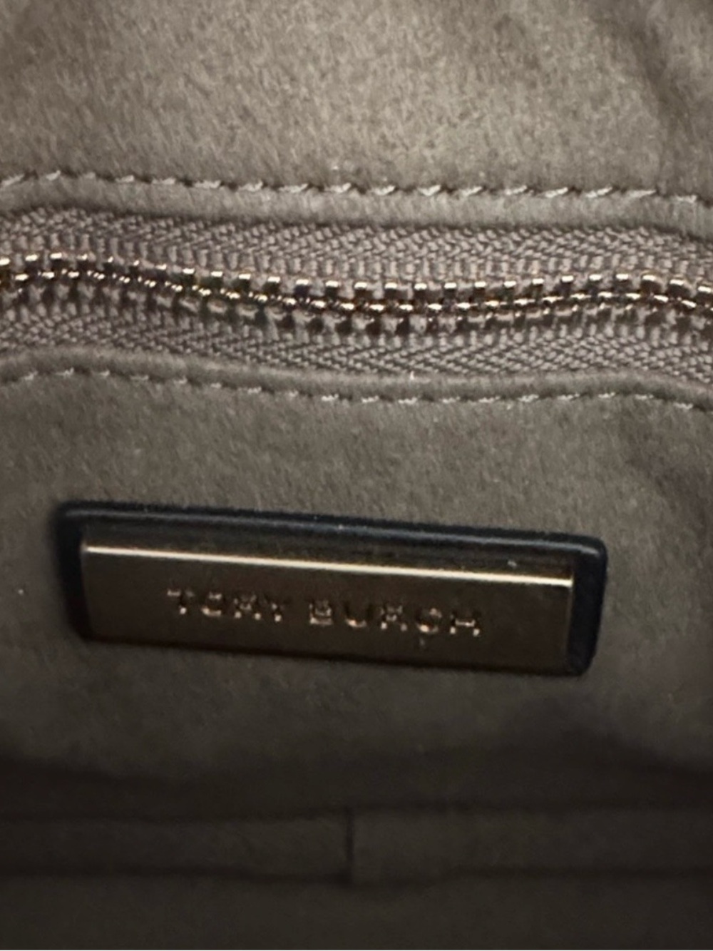 Tory Burch Kira NWOT Quilted Leather Camera Crossbody - Picture 9 of 14